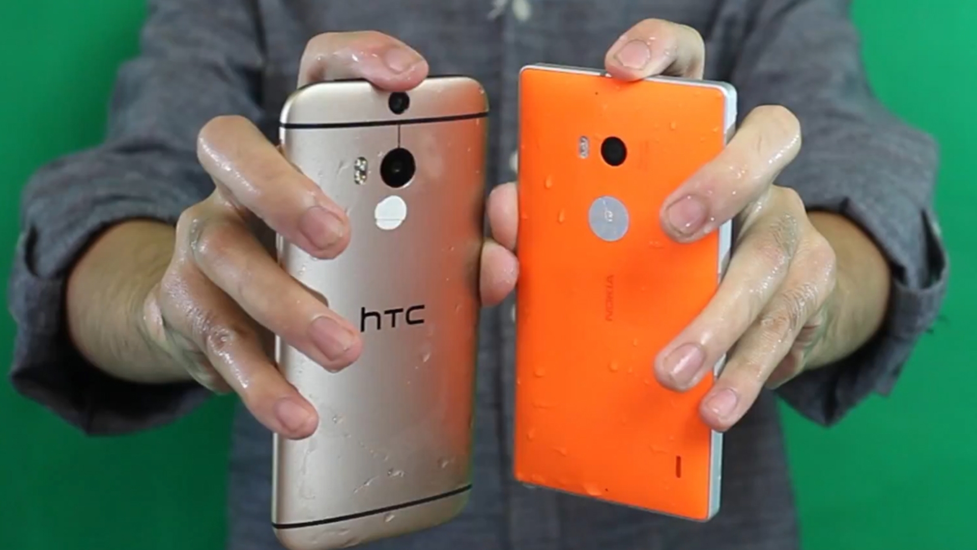 Das HTC One M8 und Nokias Lumia 930 stellen sich der ALS Ice Bucket Challenge