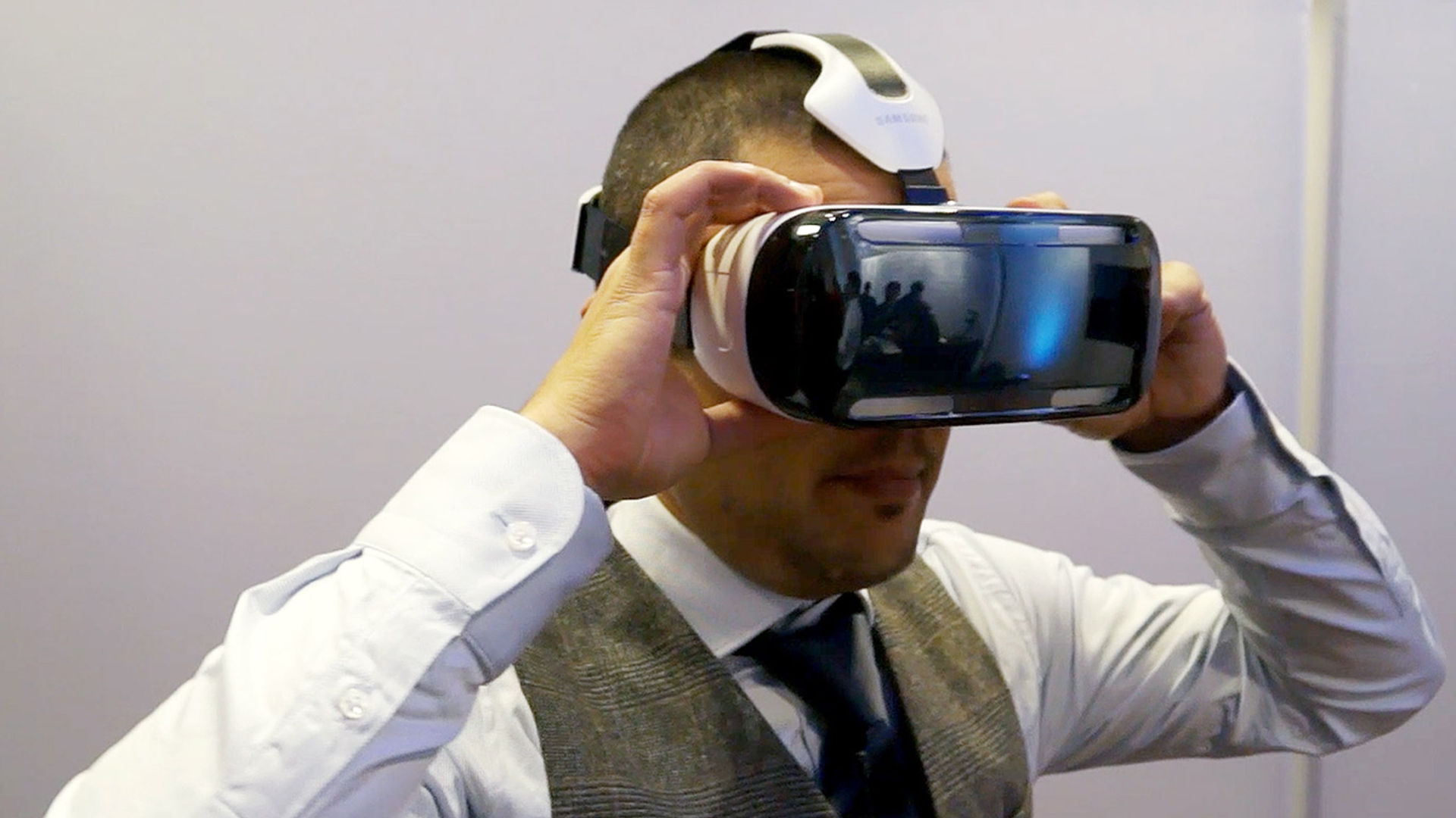 Mit dem Gear VR verwandelt sich das Samsung Galaxy Note 4 im Handumdrehen in eine Virtual Reality-Brille.