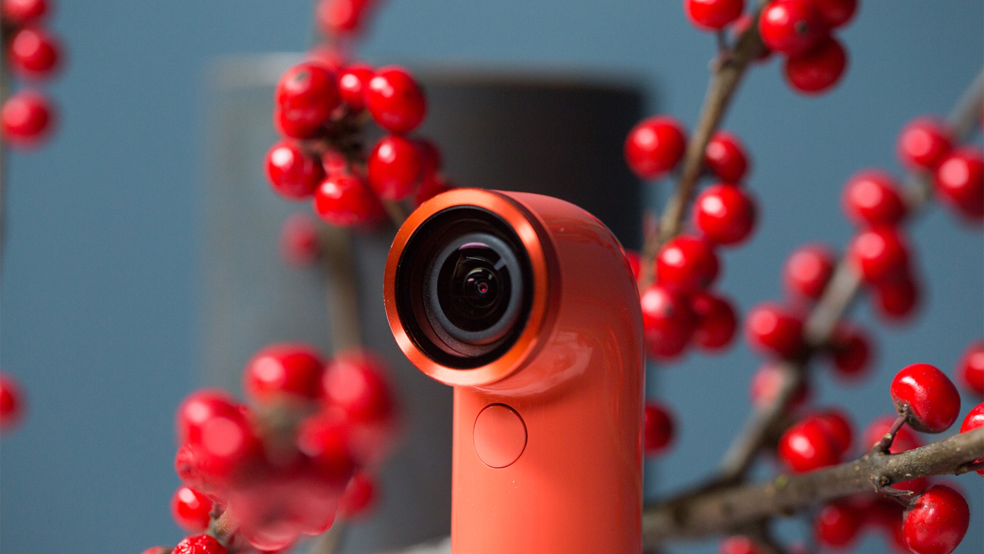 HTC Re Camera: Mit dem Button unterhalb der Linse lässt sich die Zeitlupe aktivieren