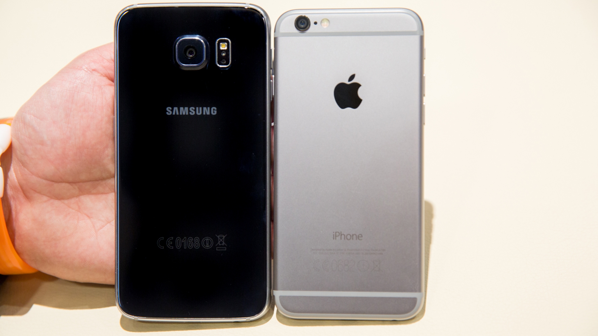 Samsung Galaxy S6, iPhone 6