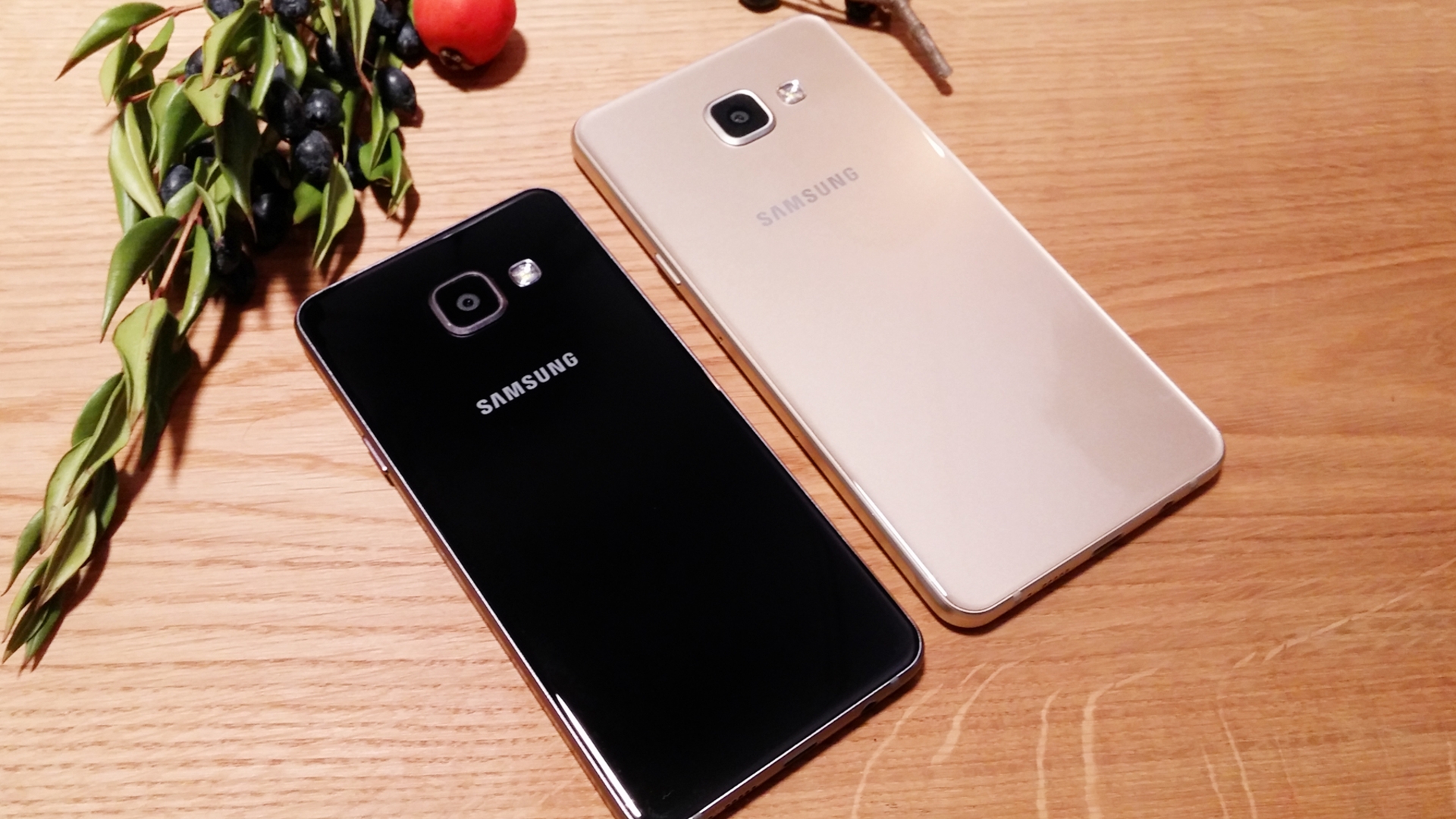 Samsung Galaxy A3 (2016), Galaxy A5 (2016)