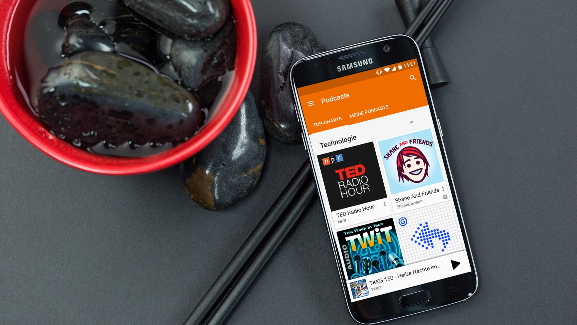 Samsung Galaxy S7 mit geöffneter Google Play Music App