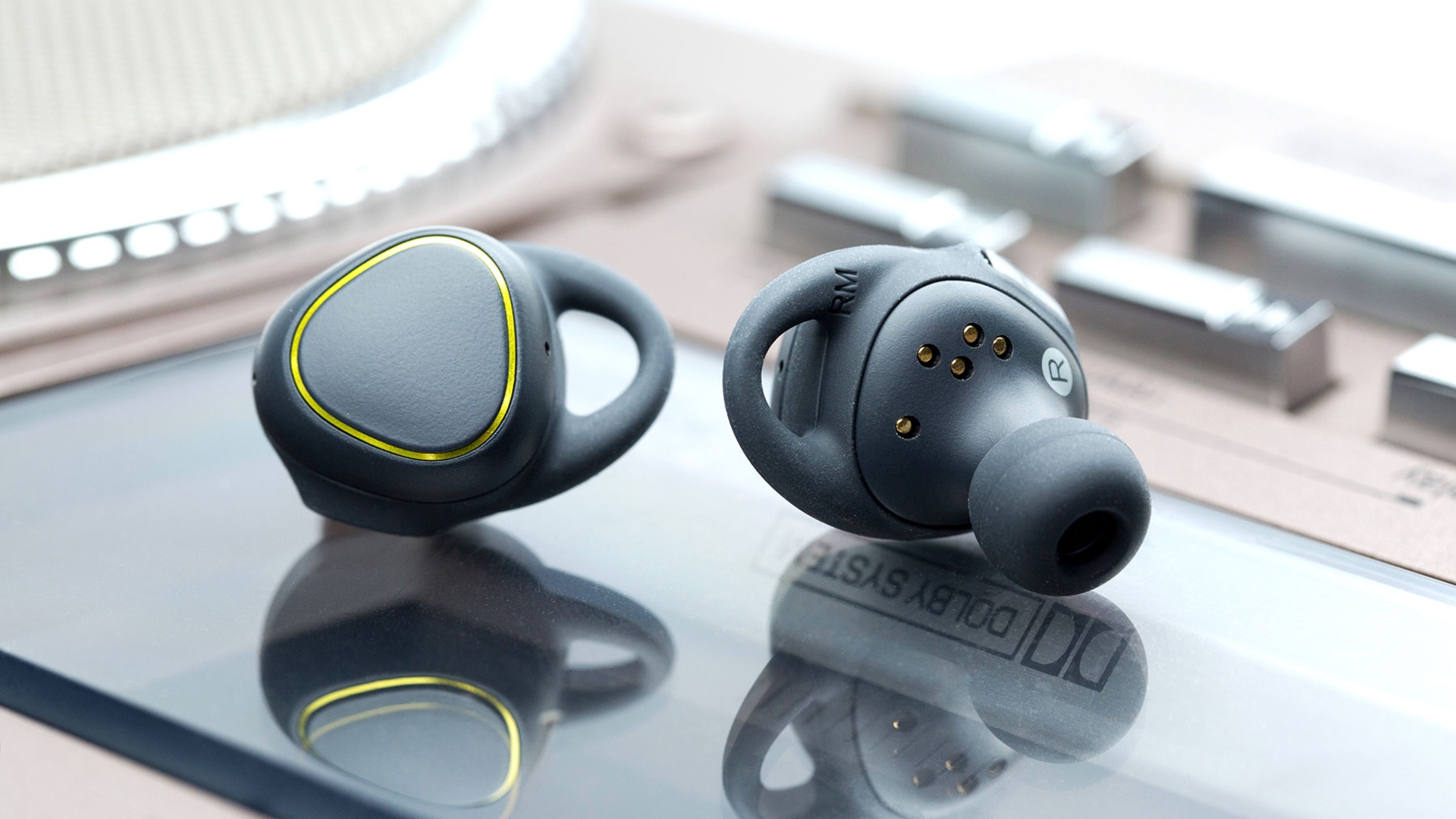 SAMSUNG Gear IconX 03