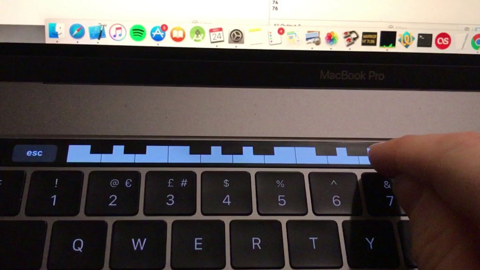 Die Touch Bar des MacBook Pro (2016) lässt sich auch als Piano nutzen