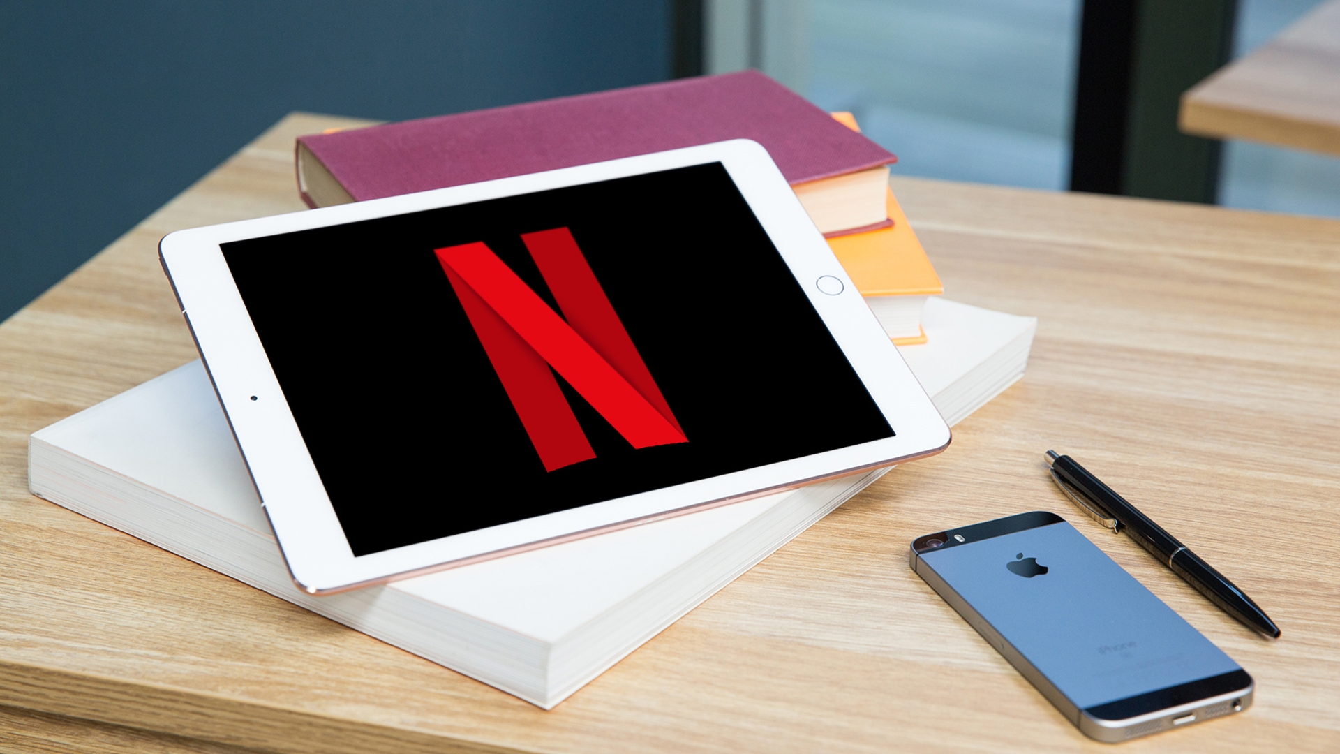 Apple iPad Pro, iPhone SE, Netflix