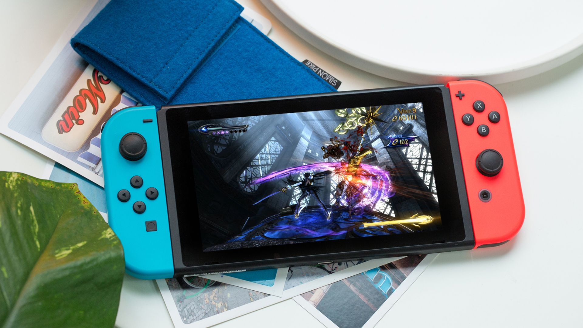 Nintendo Switch mit dem Spiel Bayonetta