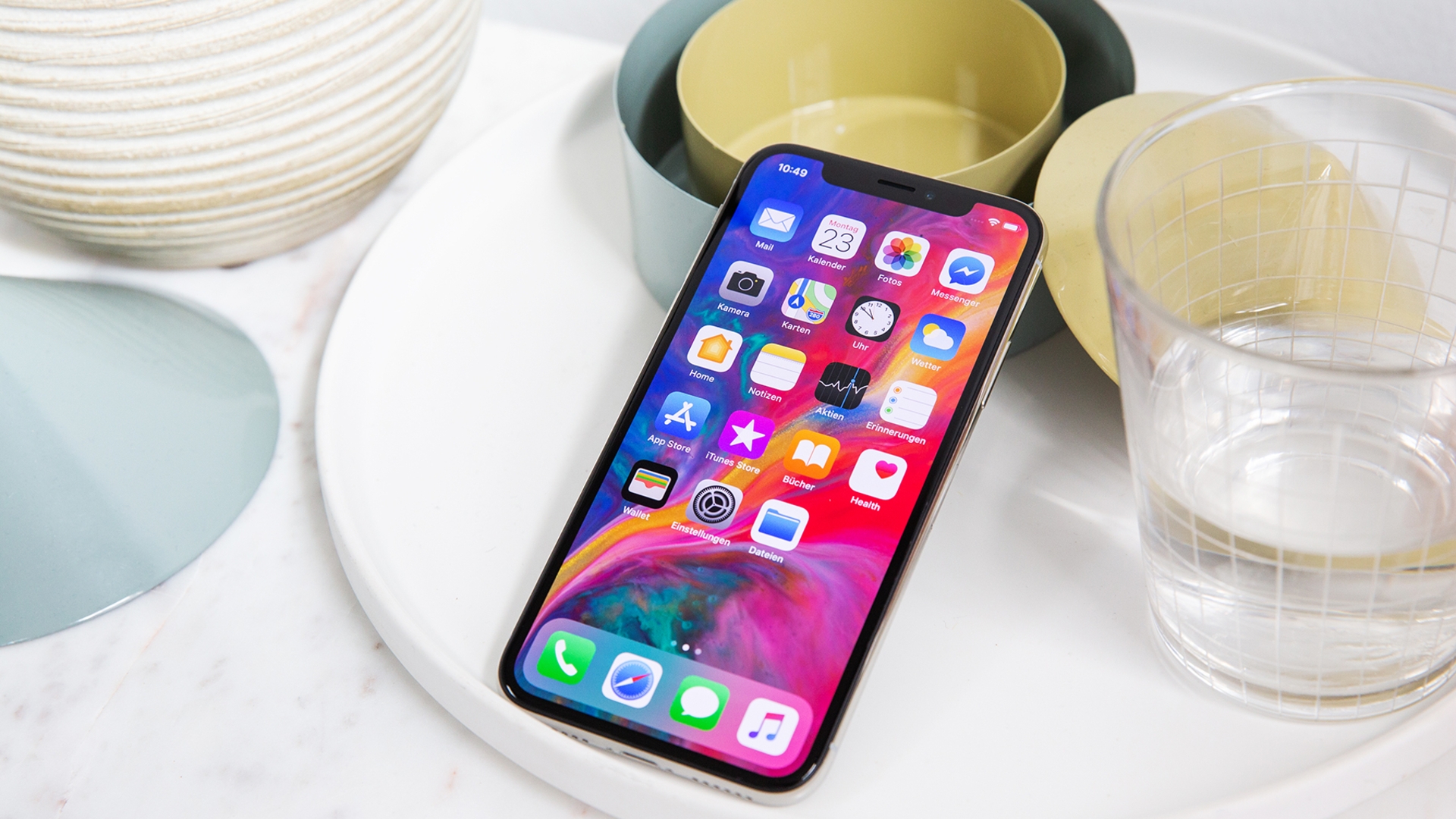 Auf der Vorderseite hat das iPhone X eine Notch