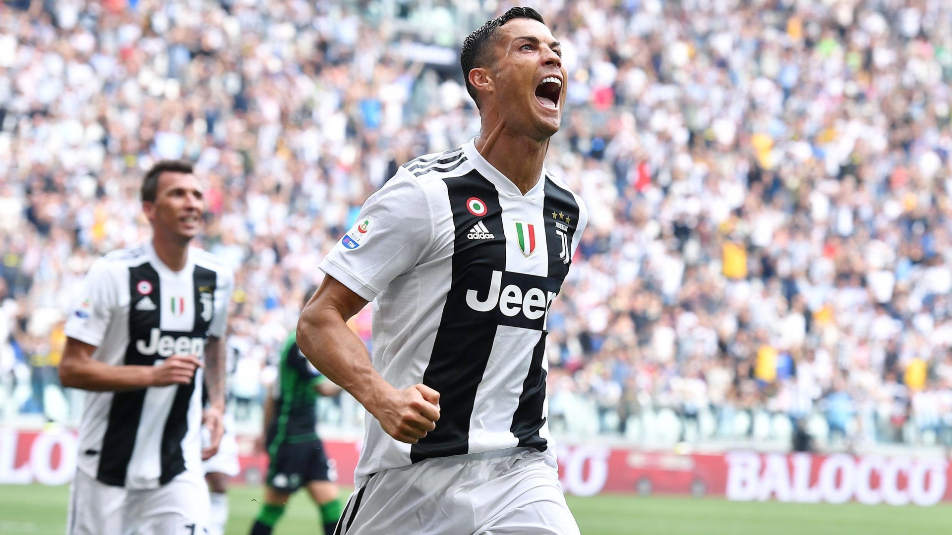 Cristiano Ronaldo beim Torjubel im Stadion.