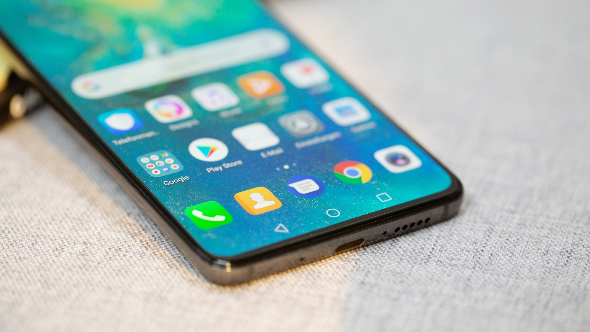 Das Huawei Mate 20 hat ein großes helles Display