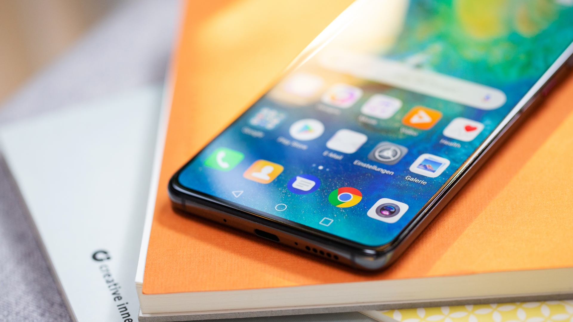 Das Huawei Mate 20 hat ein fast randloses Display