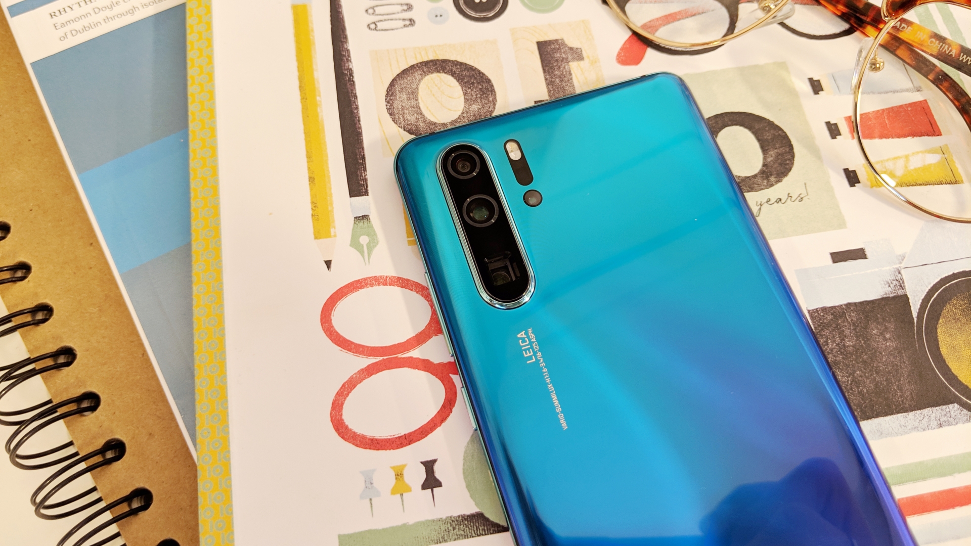 Smartphones wie das Huawei P30 Pro sollen derzeit Werbung anzeigen