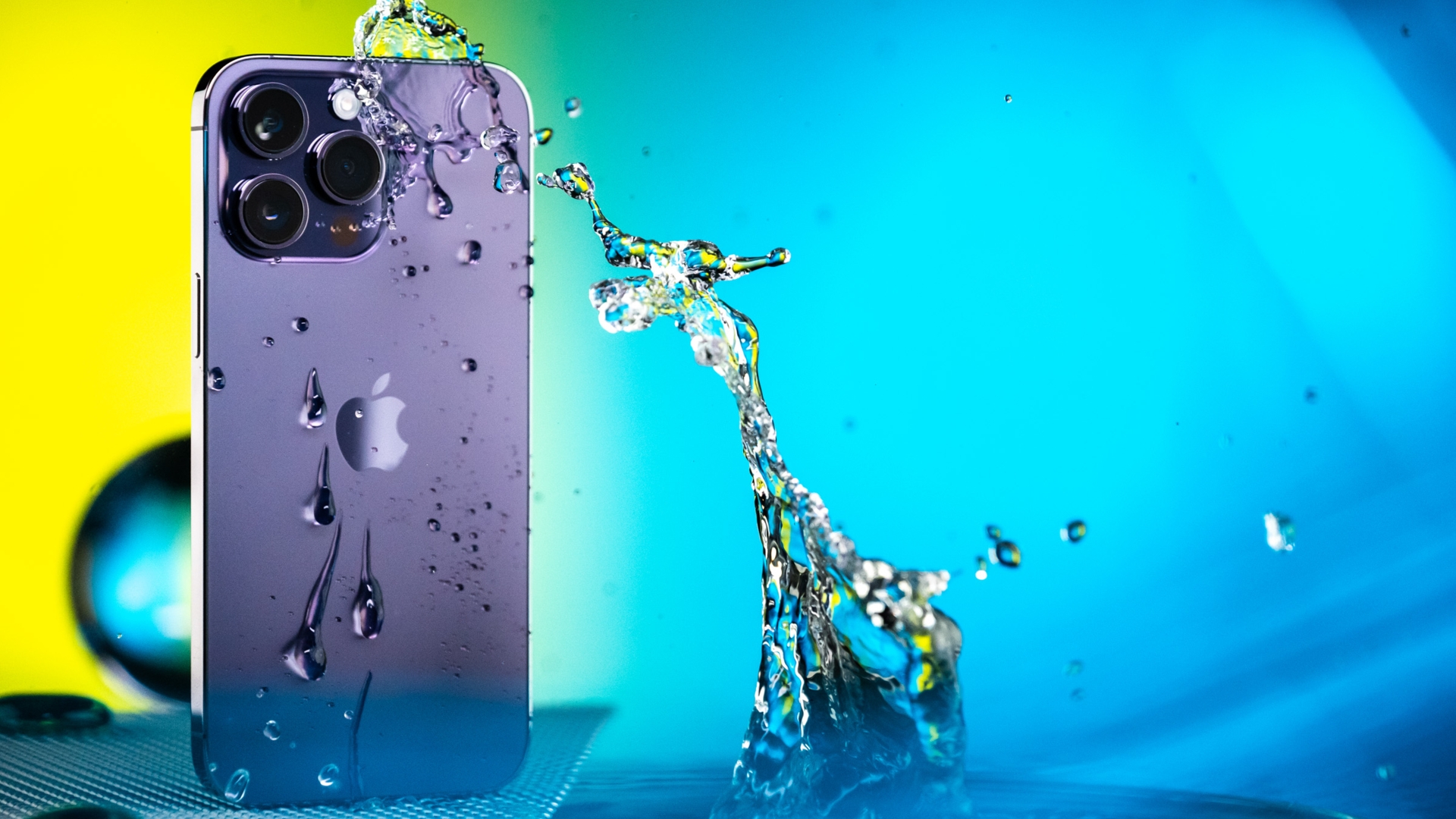 iPhone 14 Pro Max Wasserspritzer