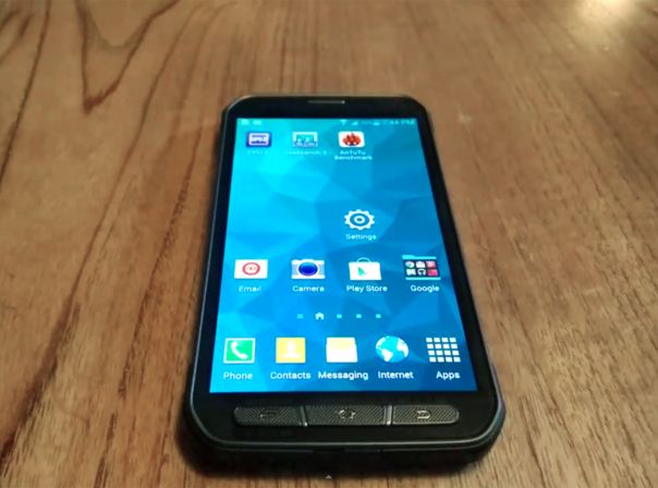 Das Samsung Galaxy S5 Active erhältl bald offenbar einen Nachfolger, der so manchen Kritikpunkt des S6 beseitigt