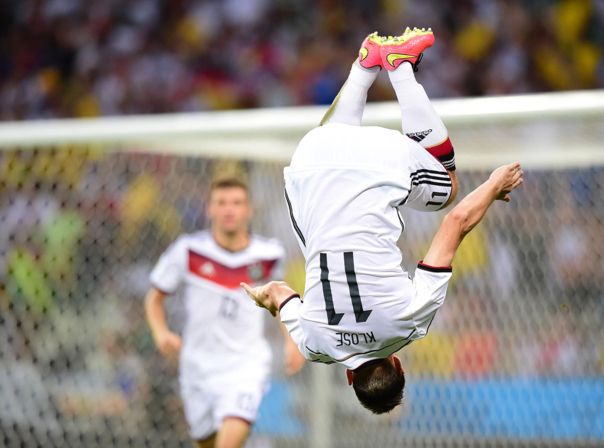 Wenn Miroslav Klose heute wieder einen Salto macht, seid Ihr per Livestream auch auf dem Tablet oder Smartphone dabei.