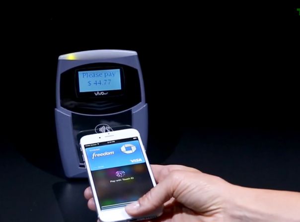 Über NFC und die Touch ID wird der Kauf mit dem iPhone 6 zügig abgeschlossen