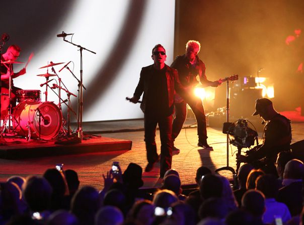 Apple Keynote, U2