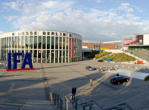 IFA 2014: CURVED ist für Euch in Berlin vor Ort.