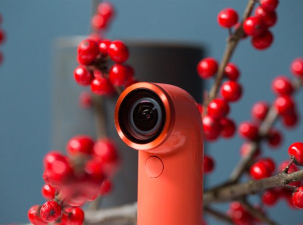 HTC Re Camera: Mit dem Button unterhalb der Linse lässt sich die Zeitlupe aktivieren