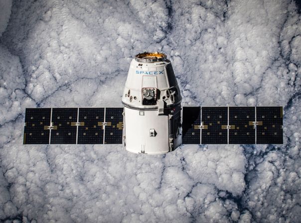 Bis die ersten Internet-Satelliten von SpaceX im Orbit landen, könnte es noch eine Weile dauern