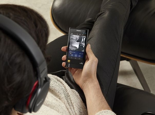 Die hervorragende Ausstattung des Sony Walkman ZX2 hat mit 1200 Dollar ihren Preis