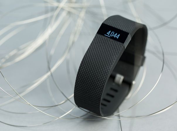 Fitbit Charge HR: Der Fitnesstracker misst Euren Puls.