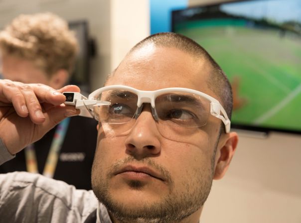 Sony zeigte auf dem MWC Prototypen der SmartEyeglass