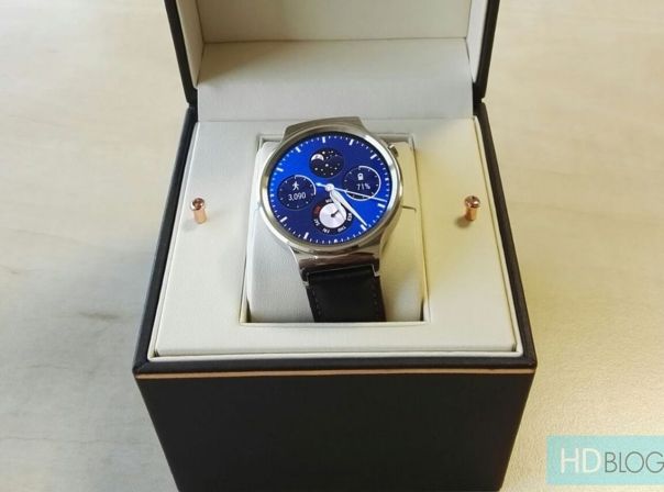 Die Verpackung der Huawei Watch soll dem edlen Wearable gerecht werden