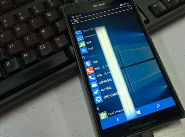 Hier soll ein Prototyp des Microsoft Lumia 940 zu sehen sein