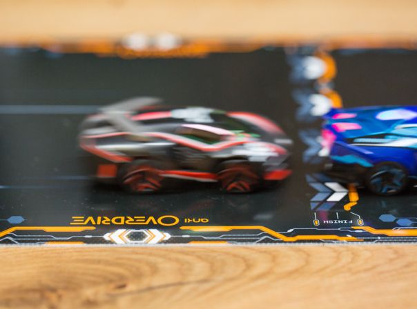 Anki Overdrive: Eine Rennbahn für Smartphones.