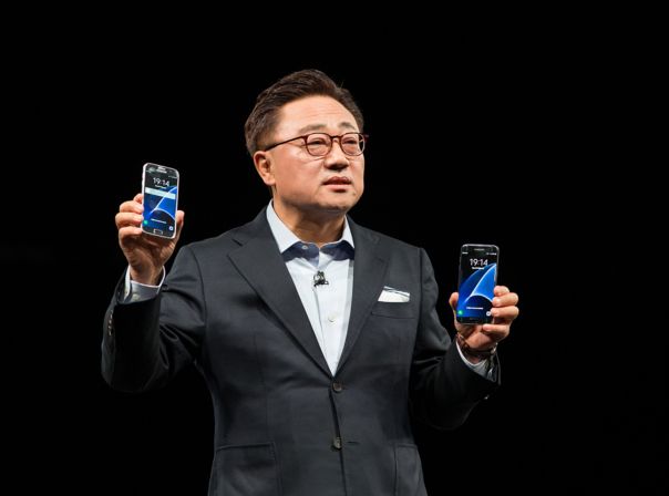 Samsung Galaxy S7 Edge unpacked