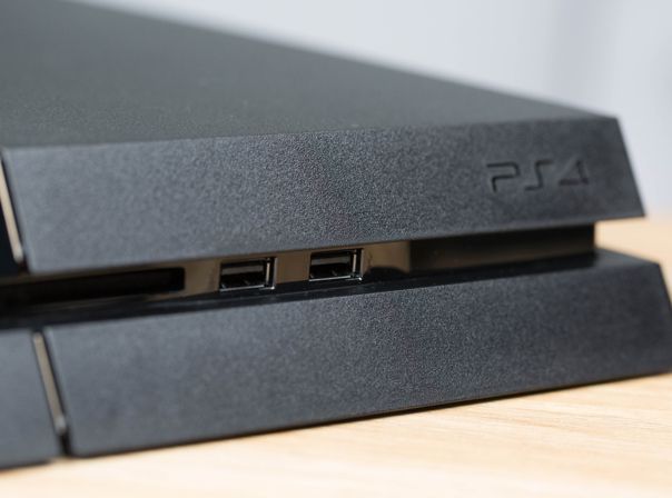 Playstation 4 Vorderseite