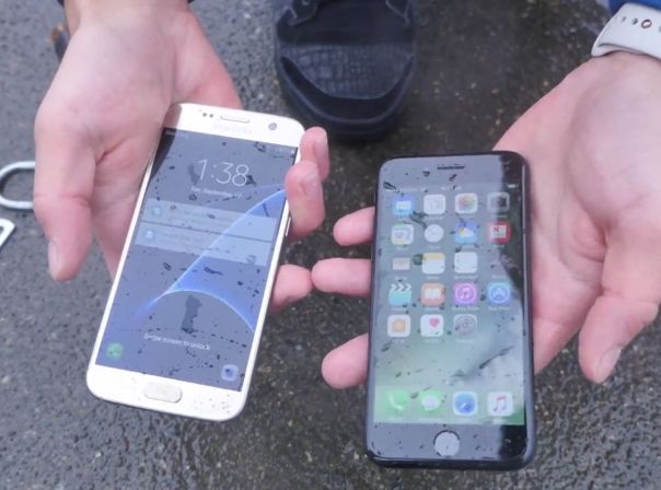 iPhone 7 vs Galaxy S7 Tauchtest