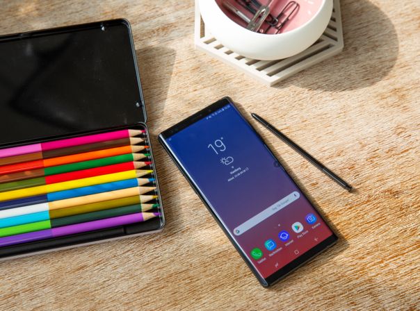 Galaxy Note 9 auf Schreibtisch