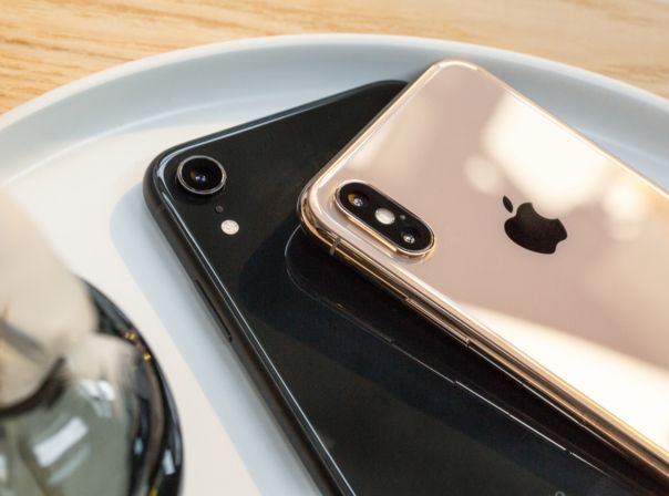 iPhone Xs und Xr aufeinander