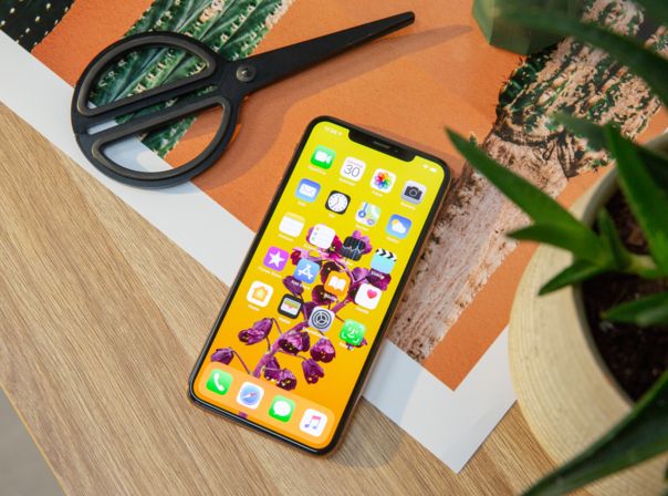 Selbst die iPhone-XS-Reihe (Bild) soll das iOS-18-Update erhalten