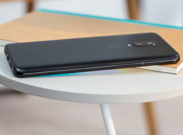 OnePlus 6T von der Seite