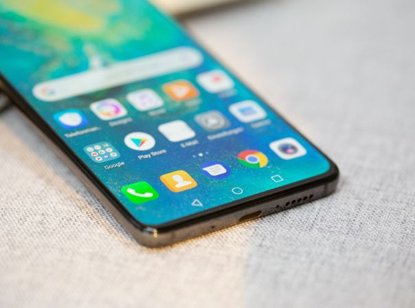 Das Huawei Mate 20 hat ein großes helles Display