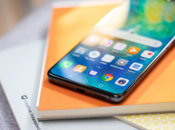 Das Huawei Mate 20 hat ein fast randloses Display