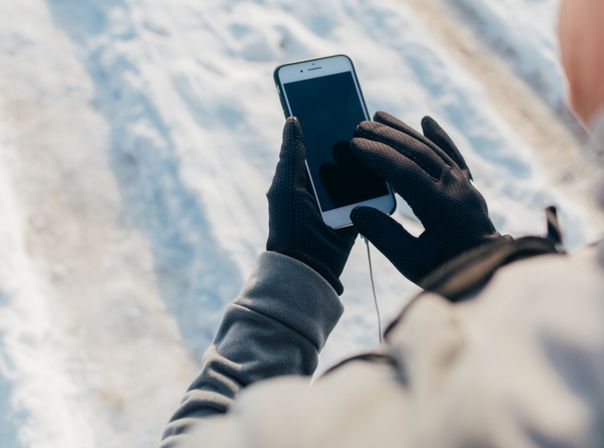 Tipp für den Winter: So bedient ihr das Smartphone mit Handschuhen