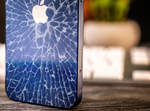 Glas zersprungen? Ein Ärgernis beim iPhone 12