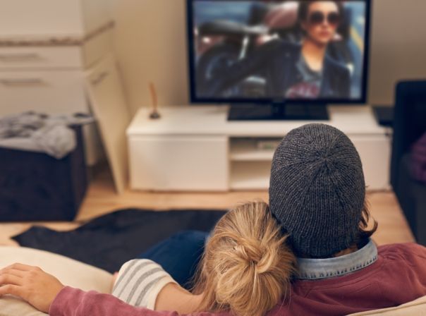 Mit Netflix, o2 TV und Co. lassen sich daheim gemütlich Serien streamen