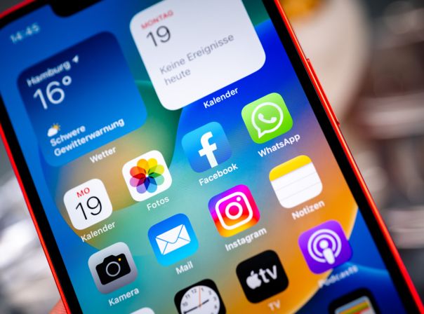 iPhone 14 Display mit Apps und Widgets