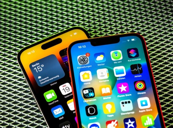 iPhone 14 mit Notch und iPhone 14 Pro mit Dynamic Island