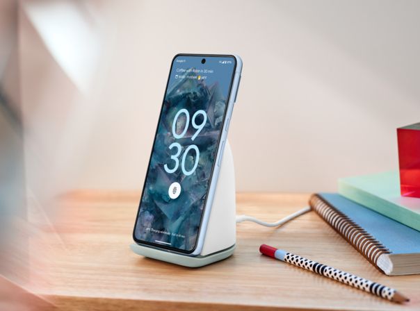 Google Pixel 8 Pro mit Pixel Stand (2. Gen.)