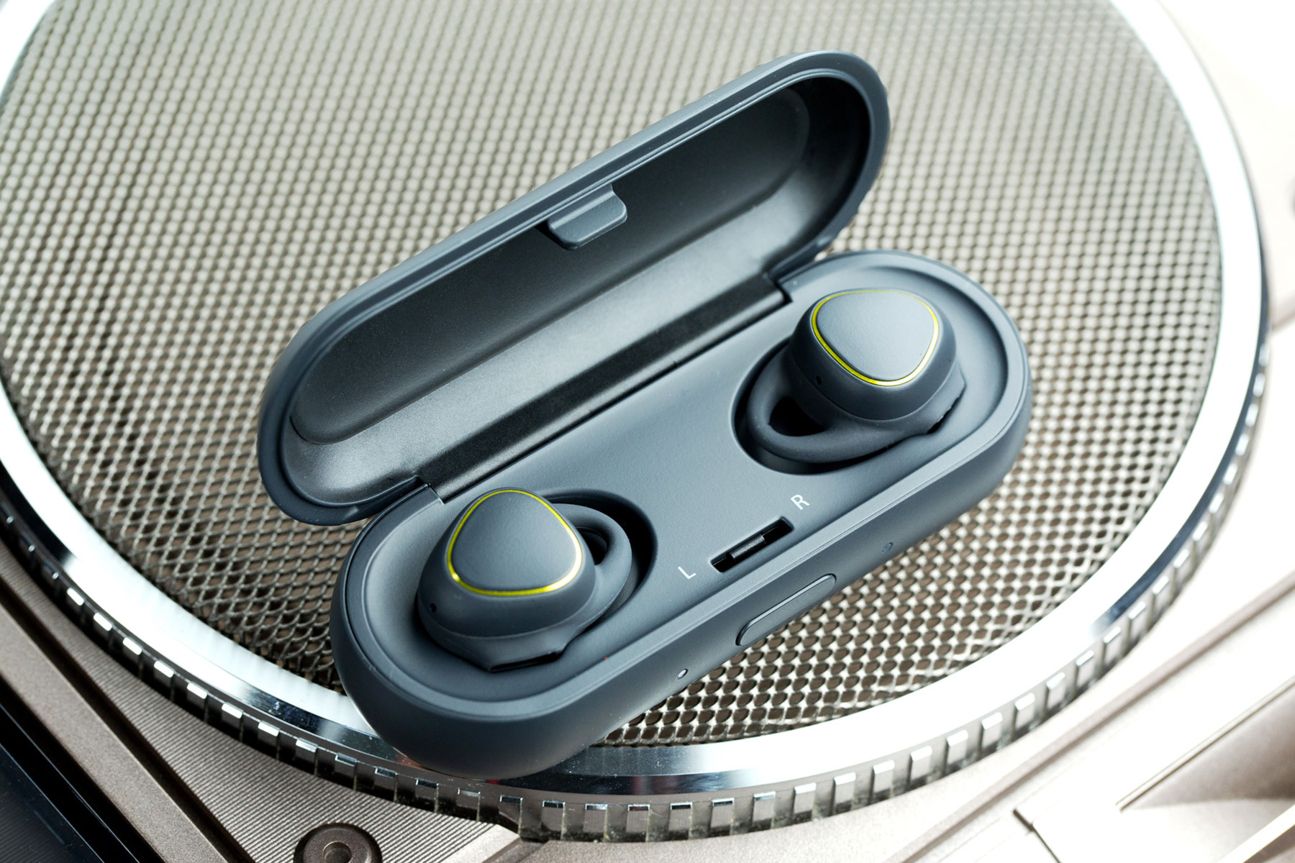 SAMSUNG Gear IconX 06