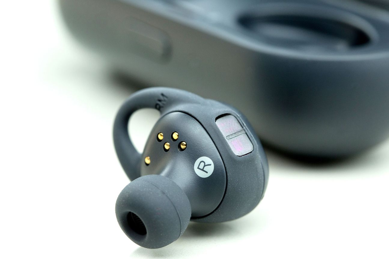 SAMSUNG Gear IconX 02