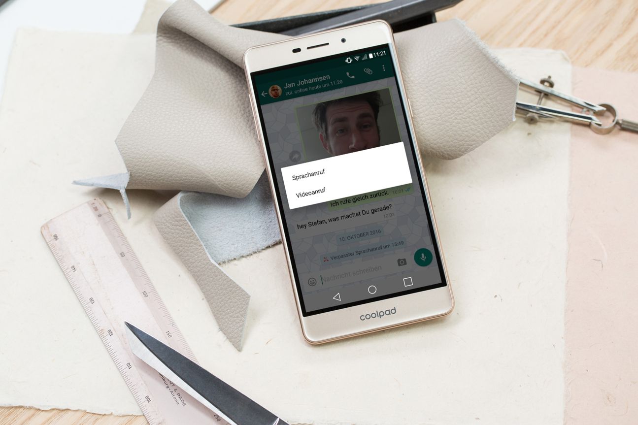 Bei WhatsApp habt Ihr die Wahl: Videoanruf oder Sprachanruf.