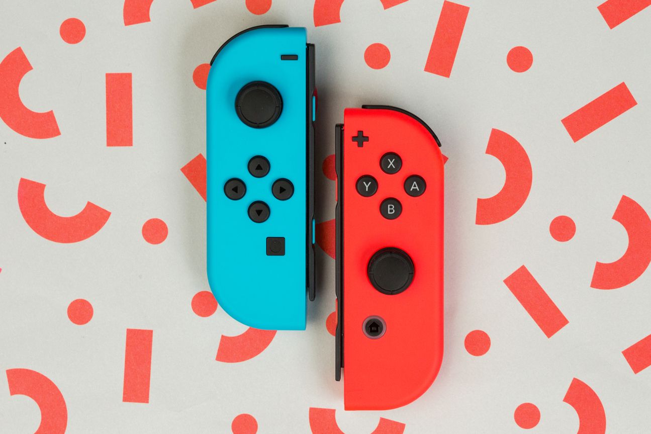 Nintendo Switch Joy-Cons blau und rot