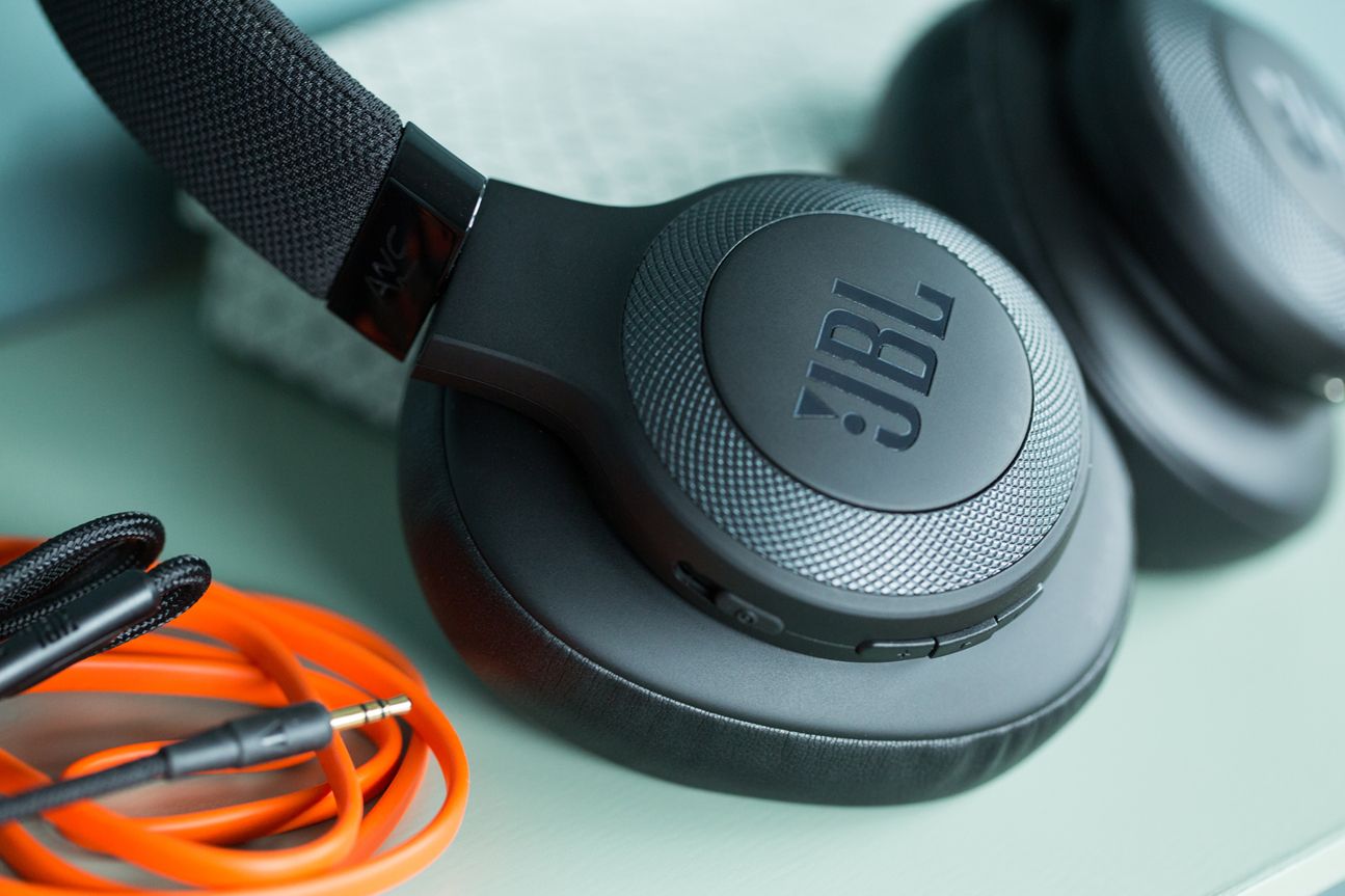 JBL E65BTNC