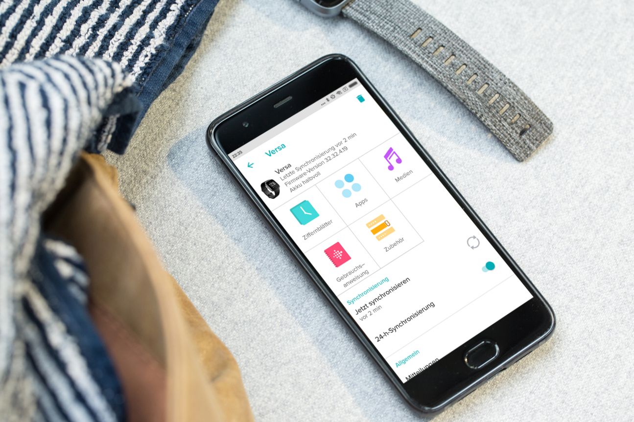  Über die Fitbit-App könnt ihr auf der Versa installierte Anwendungen einsehen und neue installieren